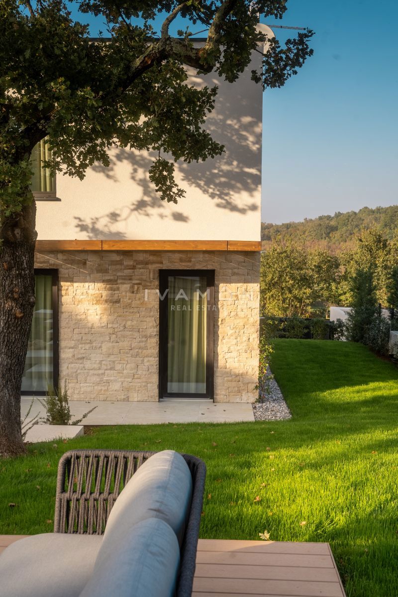 Villa arredata con gusto e piscina, a soli 4 km dal mare