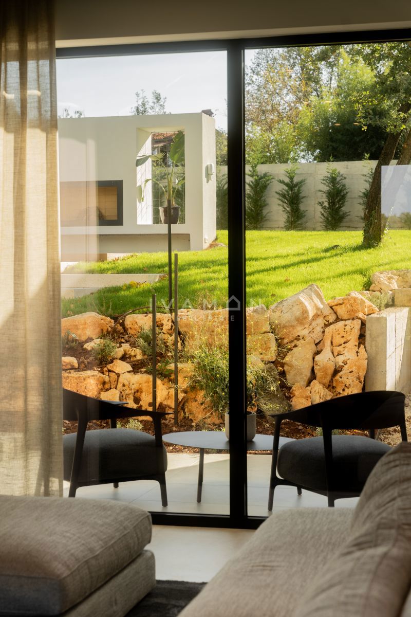 Villa arredata con gusto e piscina, a soli 4 km dal mare