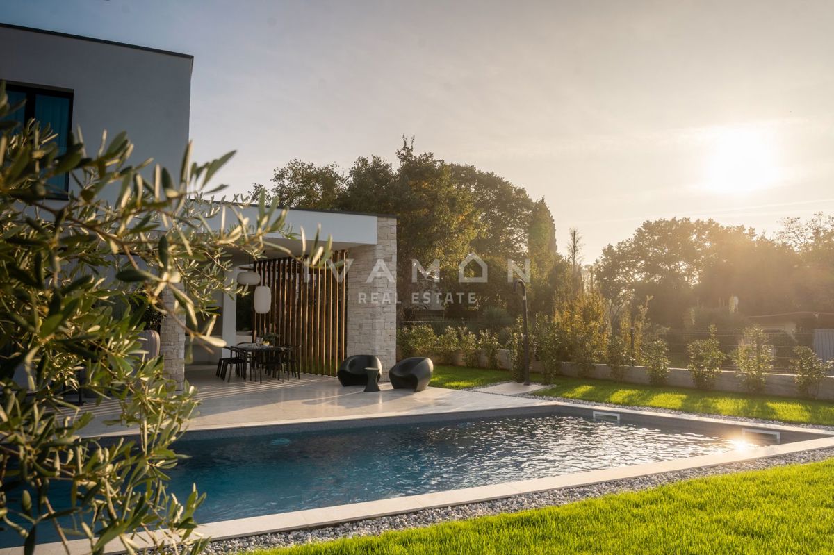 Villa arredata con gusto e piscina, a soli 4 km dal mare