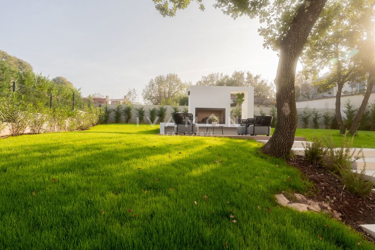 Villa arredata con gusto e piscina, a soli 4 km dal mare