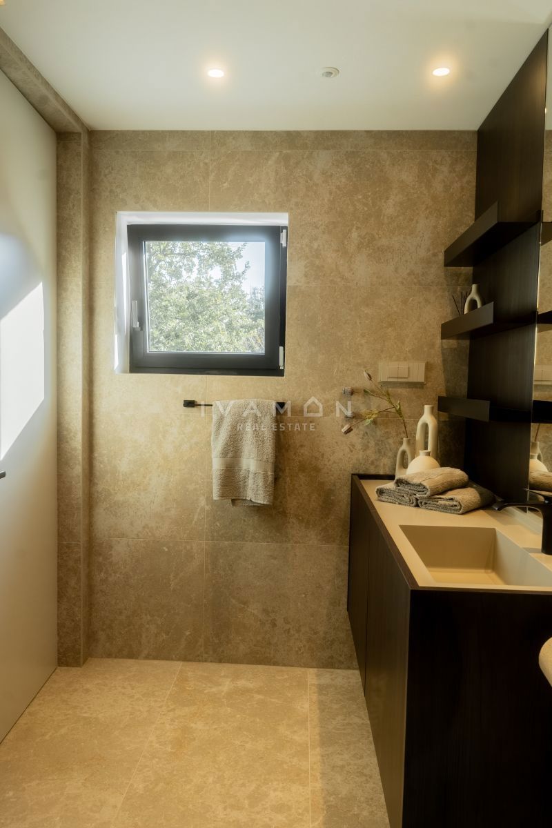 Villa arredata con gusto e piscina, a soli 4 km dal mare