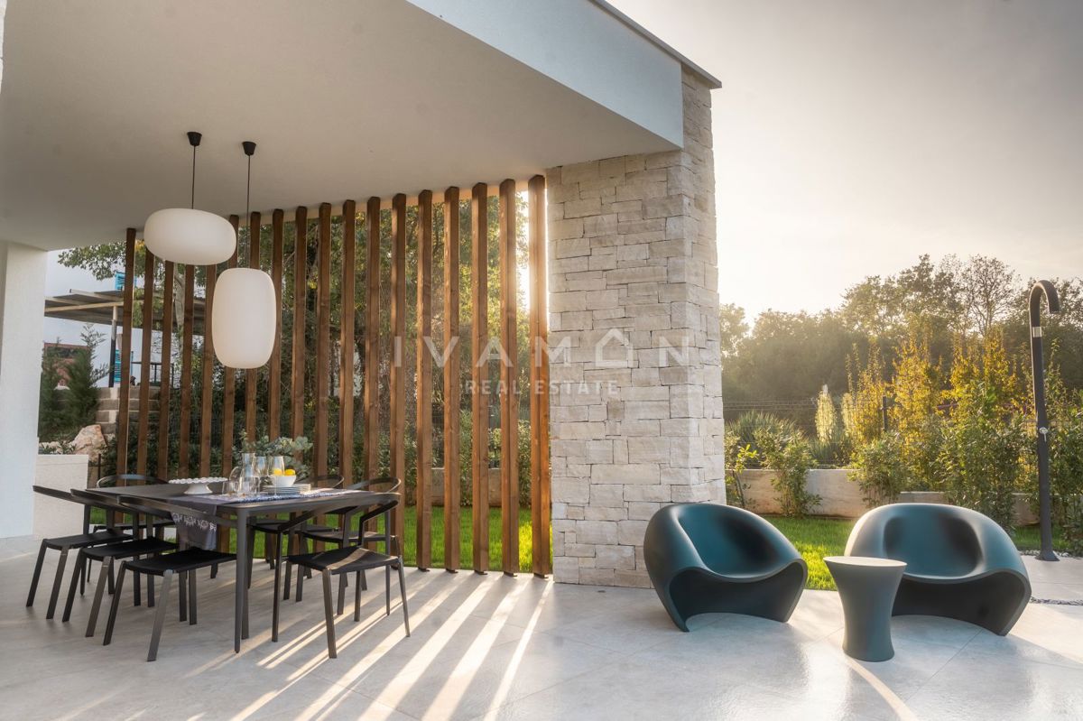 Villa arredata con gusto e piscina, a soli 4 km dal mare