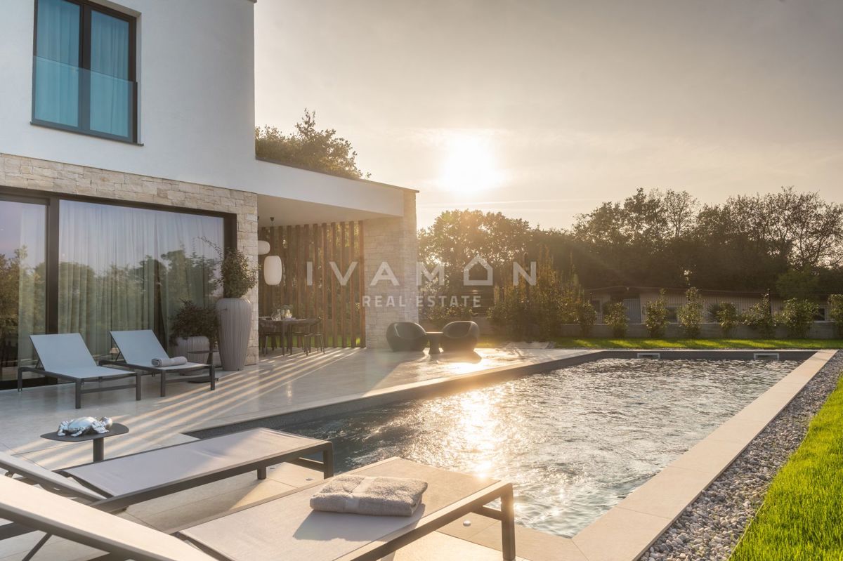 Villa arredata con gusto e piscina, a soli 4 km dal mare