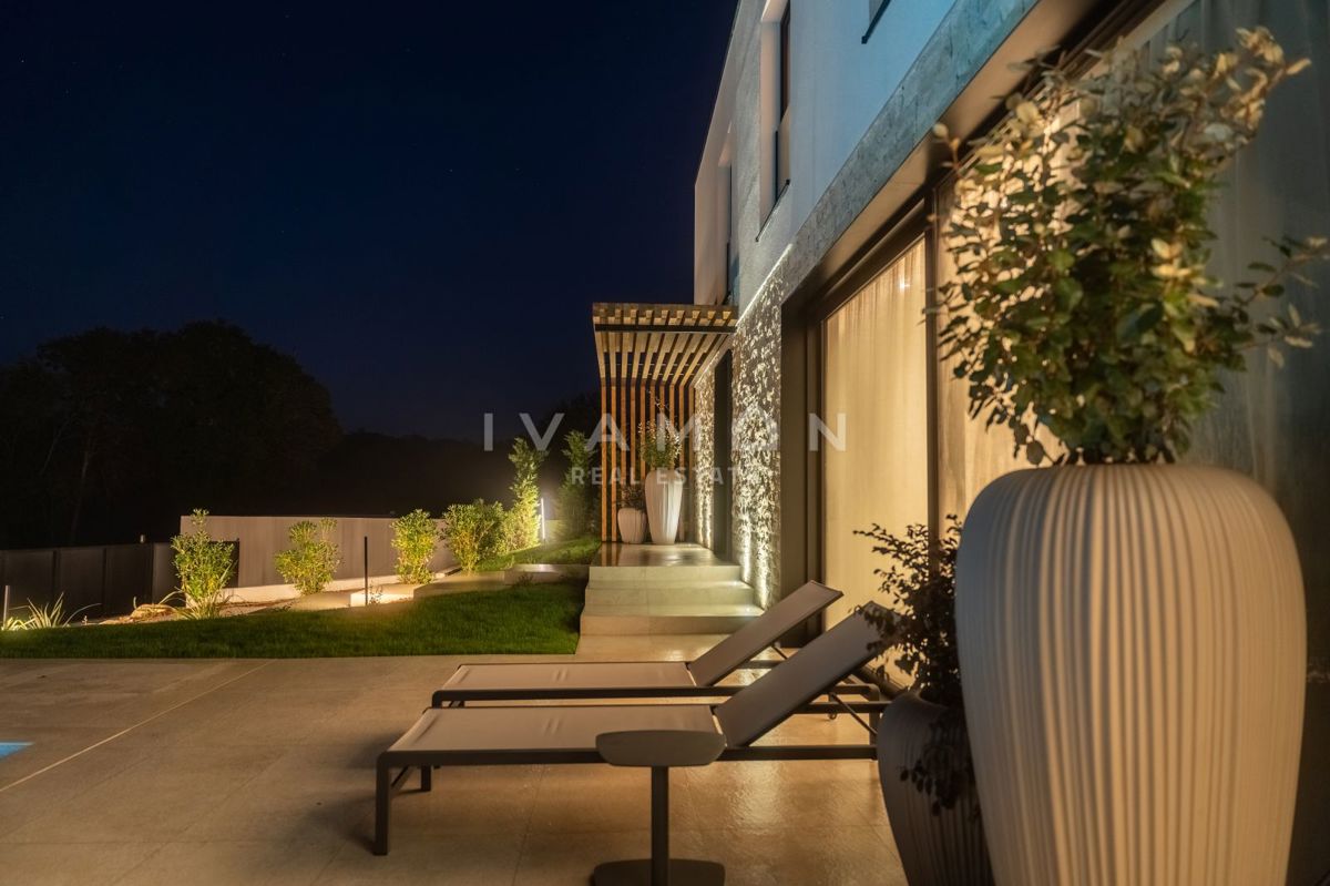 Villa arredata con gusto e piscina, a soli 4 km dal mare