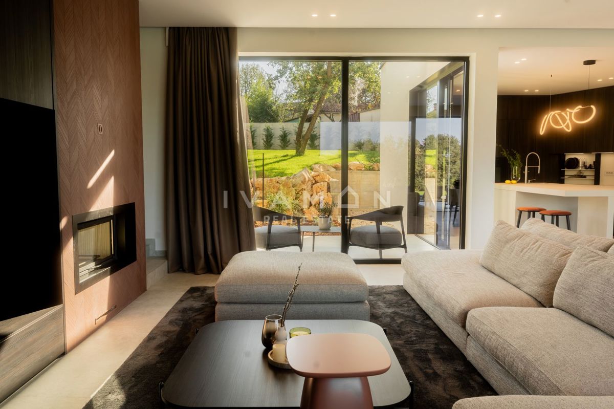 Villa arredata con gusto e piscina, a soli 4 km dal mare