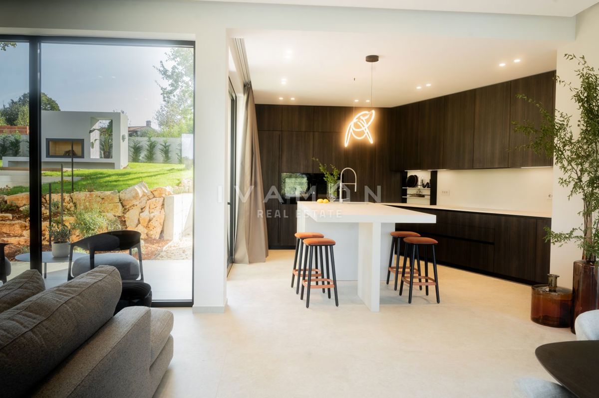 Villa arredata con gusto e piscina, a soli 4 km dal mare