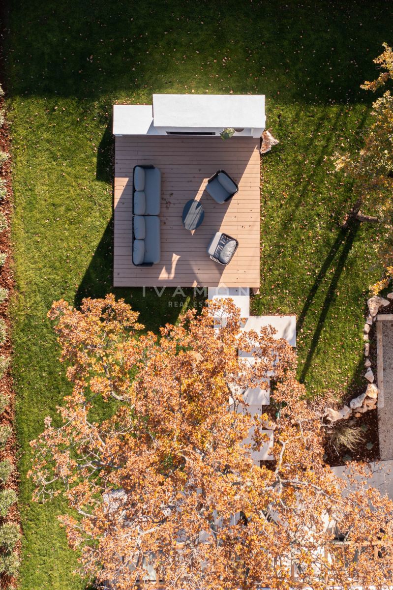 Villa arredata con gusto e piscina, a soli 4 km dal mare