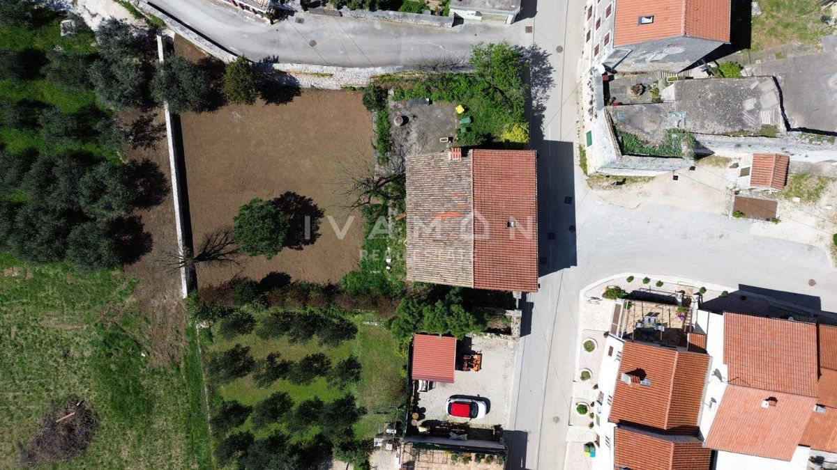 Casa in Pietra con Ampio Cortile 