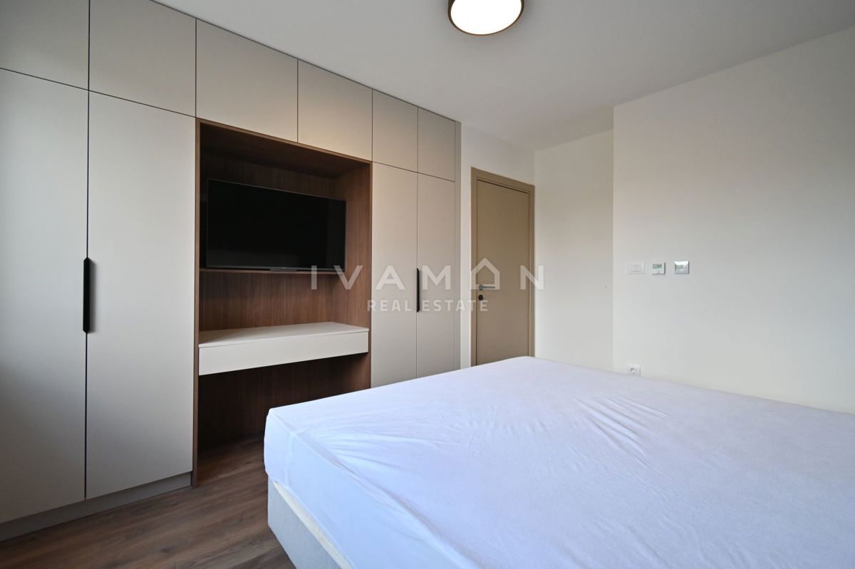 Moderno appartamento trilocale al piano terra con piscina