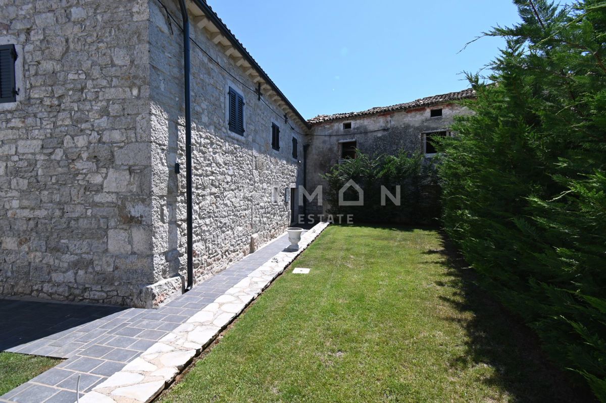 Lussuosa villa con quattro camere da letto a 4 km dal mare