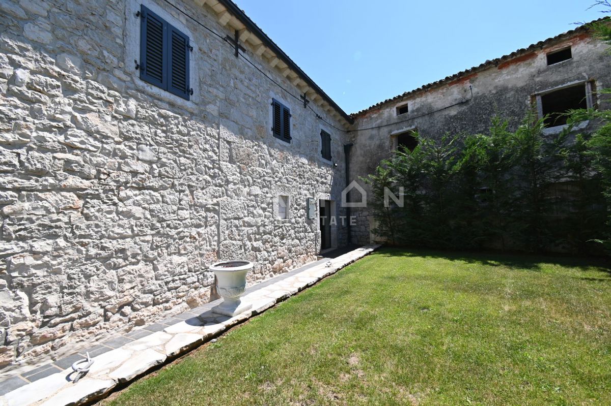 Lussuosa villa con quattro camere da letto a 4 km dal mare
