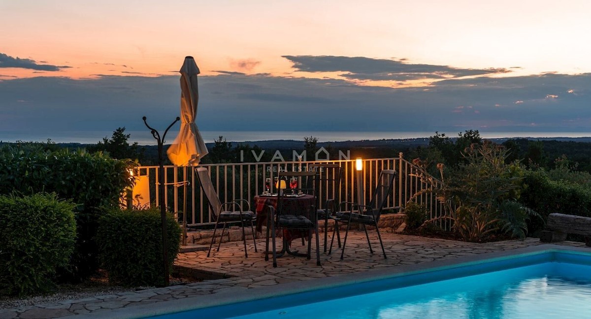 Una villa con vista panoramica sul mare