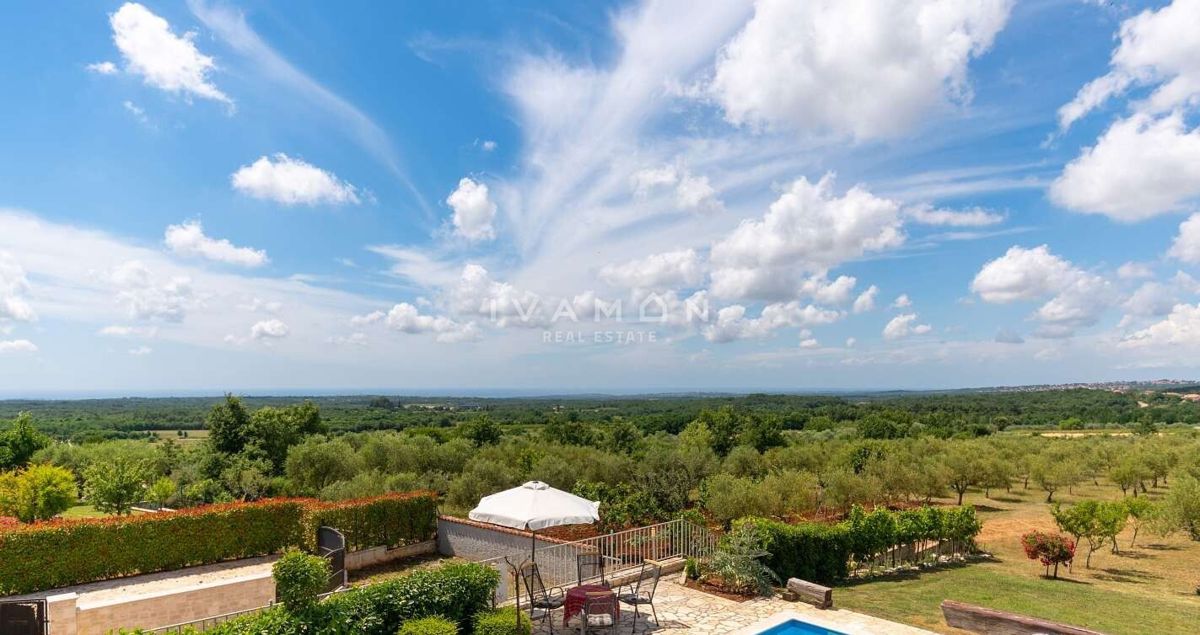 Una villa con vista panoramica sul mare