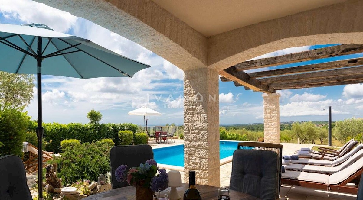 Una villa con vista panoramica sul mare