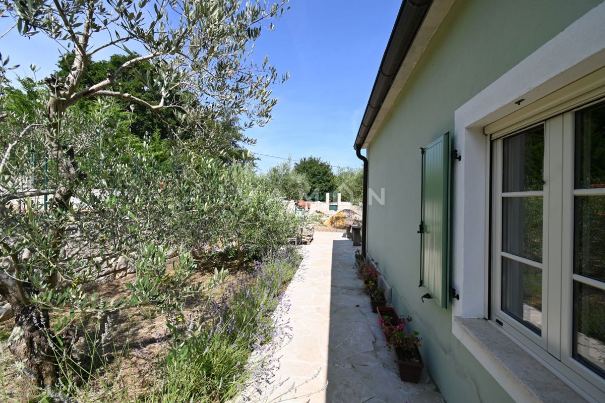 Casa in Pietra Istriana con Appartamento e Piscina