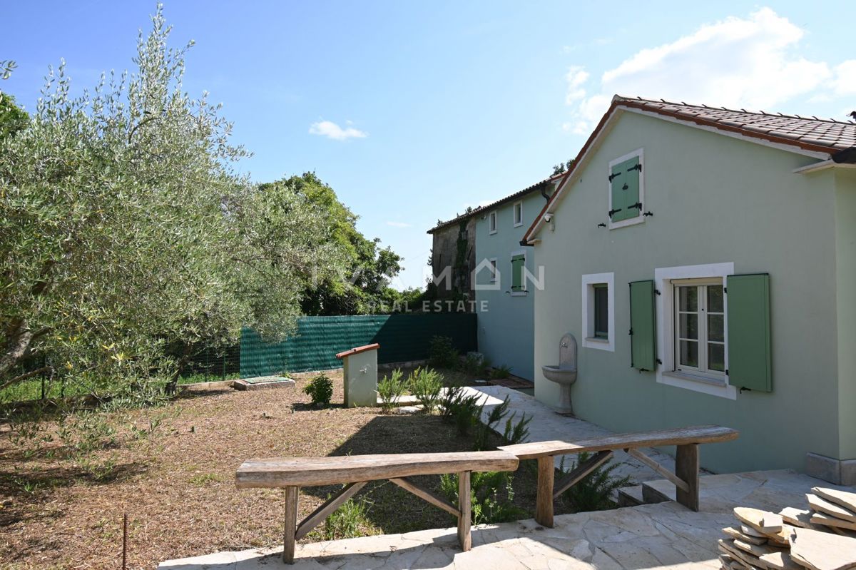 Casa in Pietra Istriana con Appartamento e Piscina