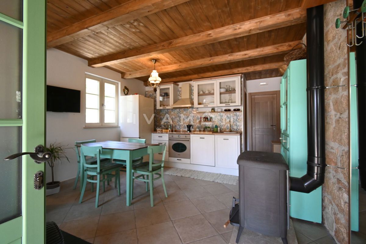 Casa in Pietra Istriana con Appartamento e Piscina