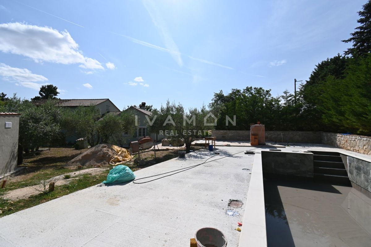 Casa in Pietra Istriana con Appartamento e Piscina