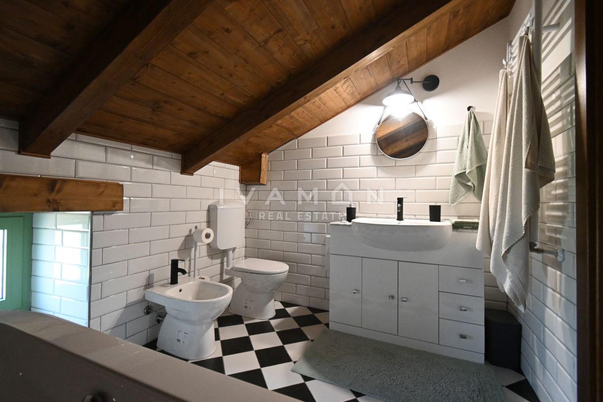 Casa in Pietra Istriana con Appartamento e Piscina