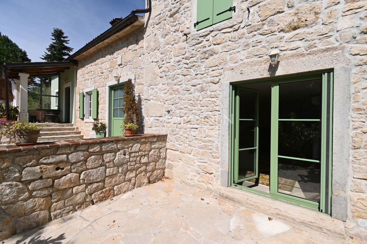 Casa in Pietra Istriana con Appartamento e Piscina
