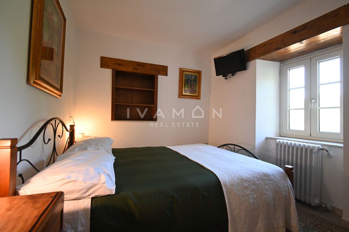 Casa in Pietra Istriana con Appartamento e Piscina