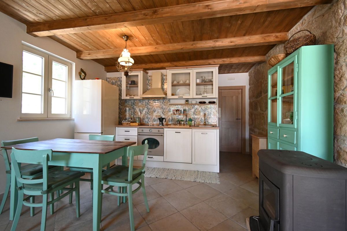 Casa in Pietra Istriana con Appartamento e Piscina