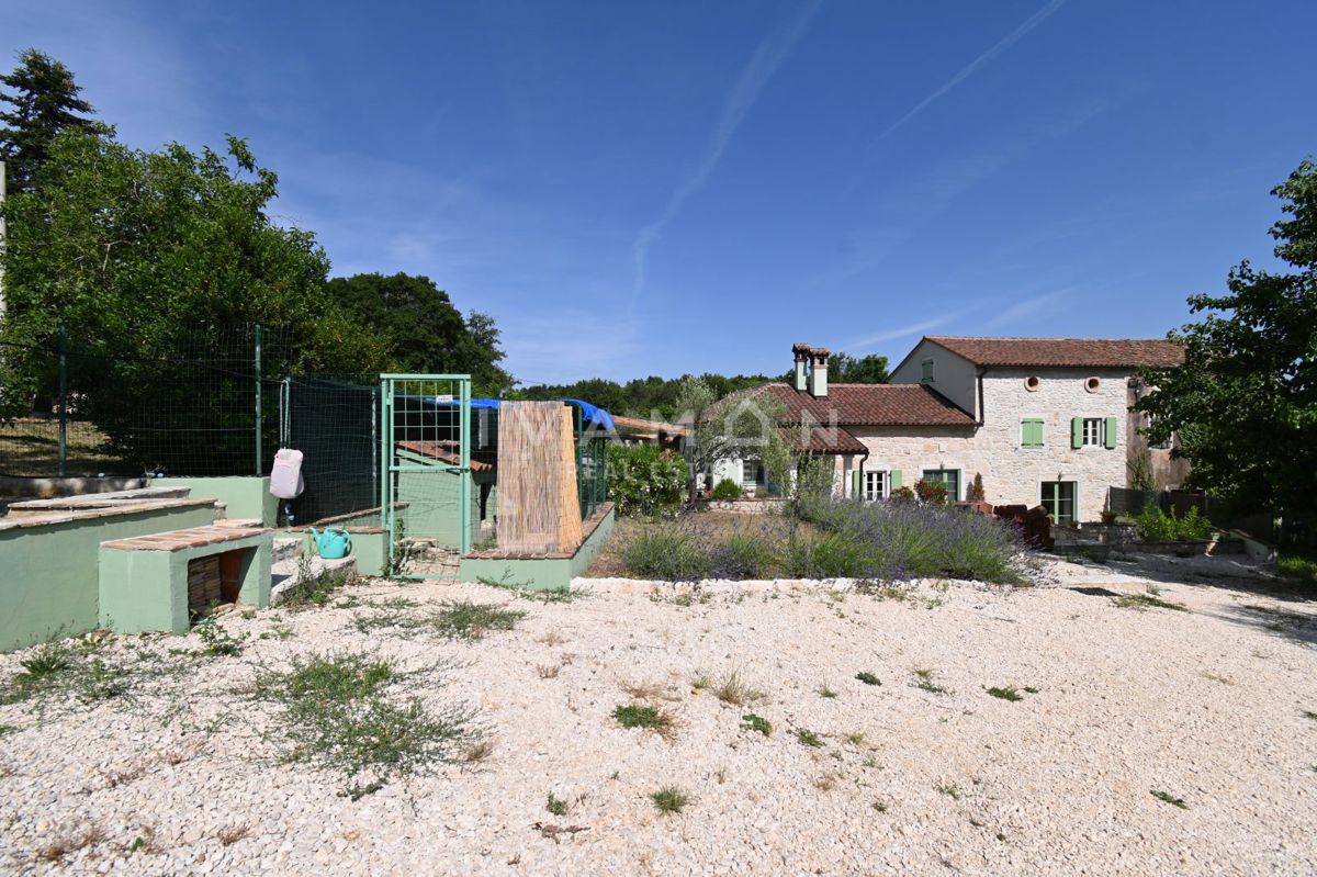 Casa in Pietra Istriana con Appartamento e Piscina