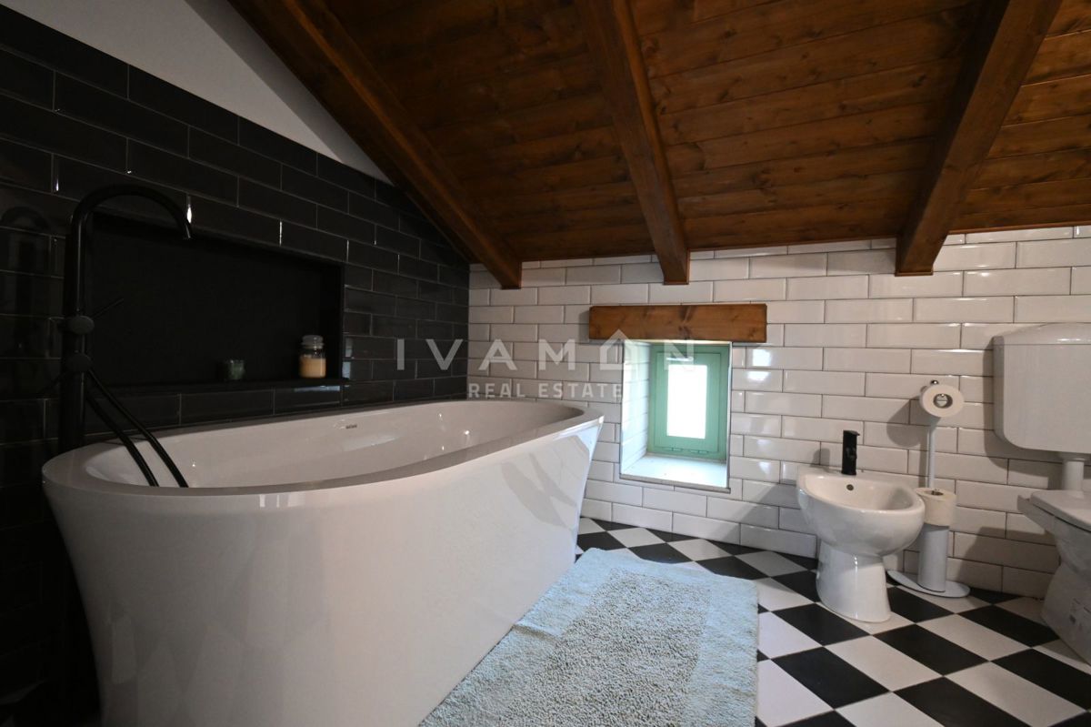 Casa in Pietra Istriana con Appartamento e Piscina