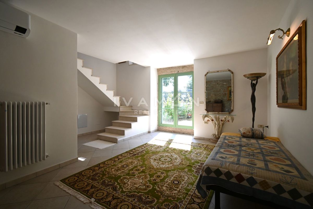 Casa in Pietra Istriana con Appartamento e Piscina
