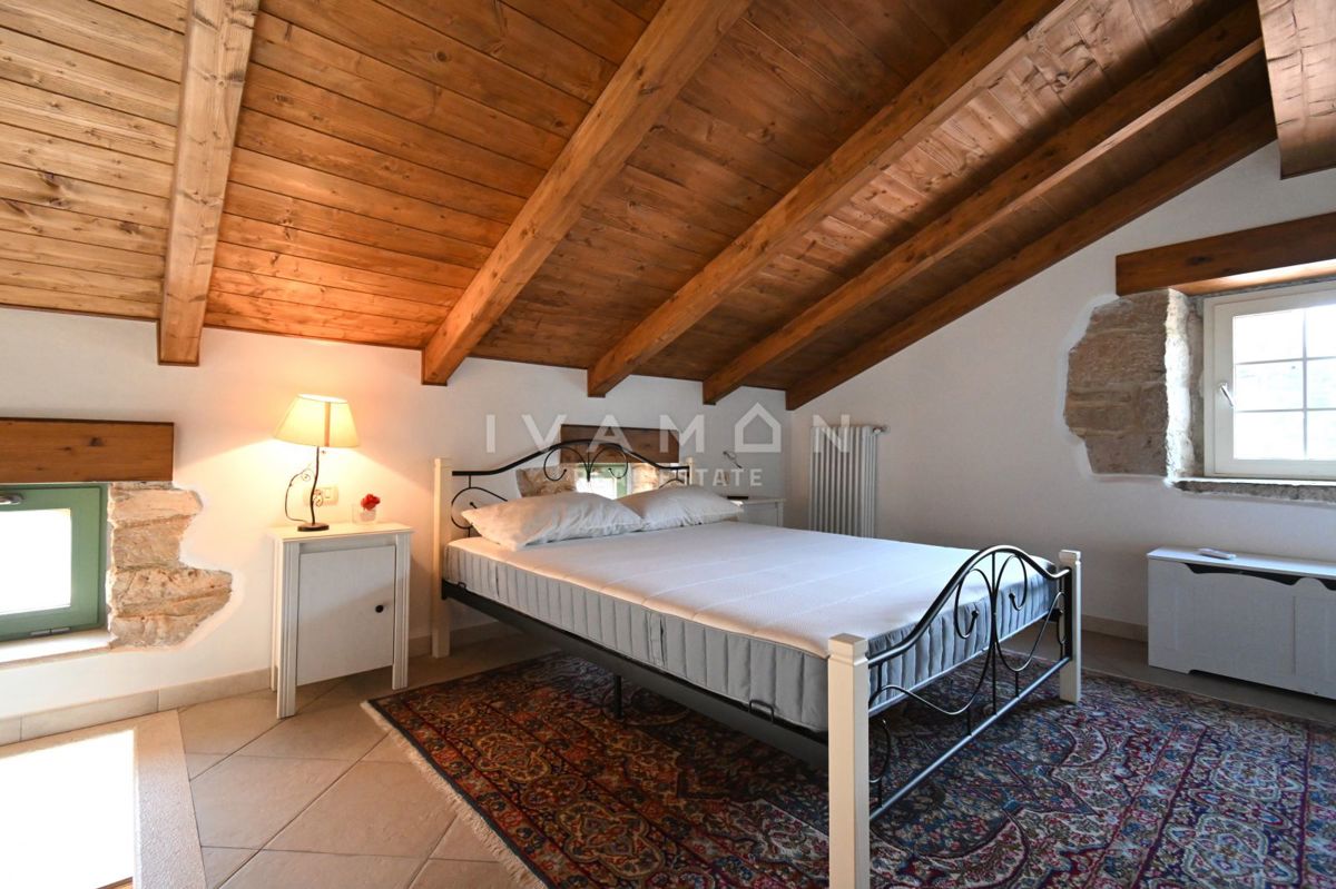 Casa in Pietra Istriana con Appartamento e Piscina