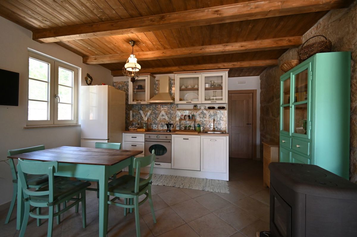 Casa in Pietra Istriana con Appartamento e Piscina