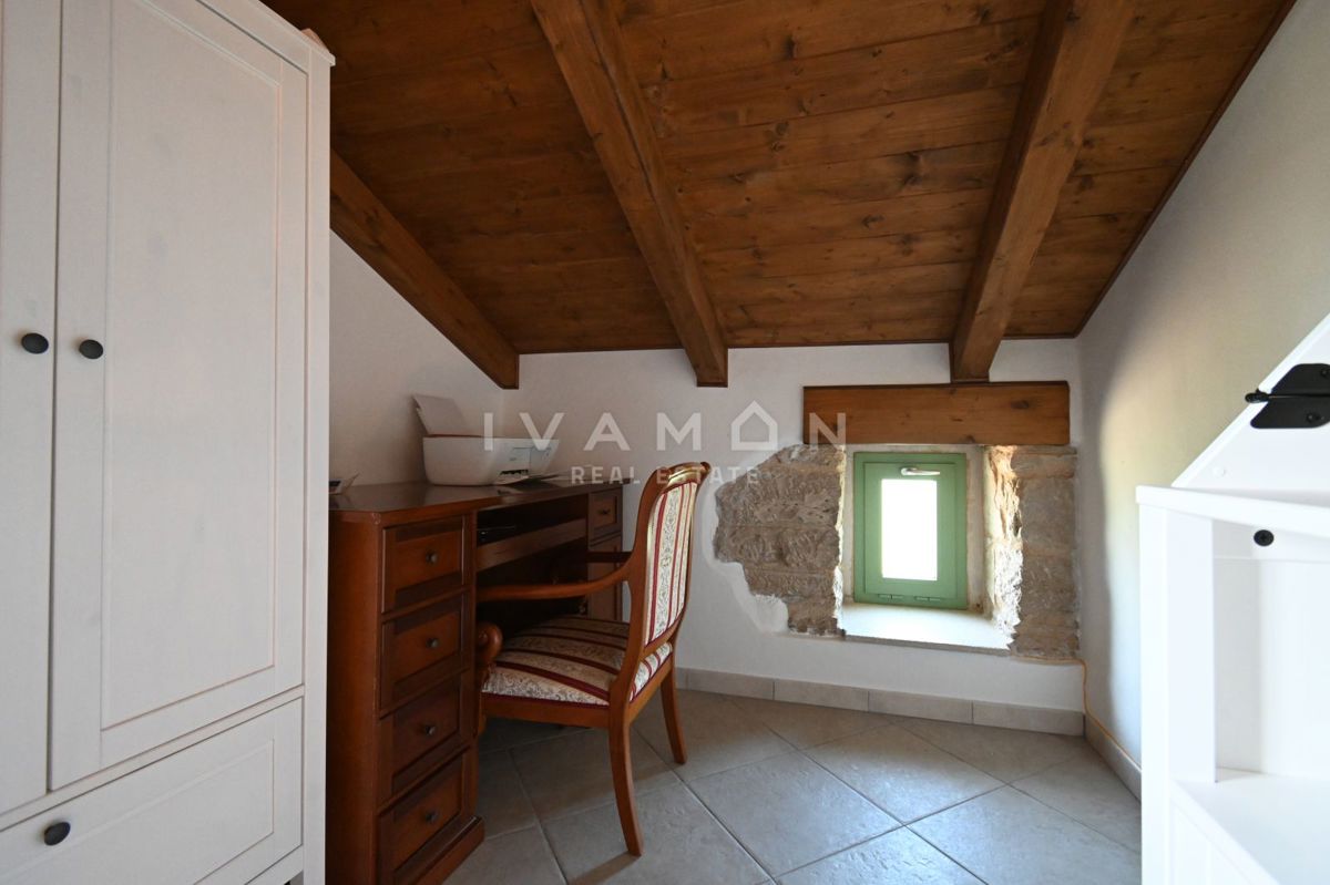 Casa in Pietra Istriana con Appartamento e Piscina