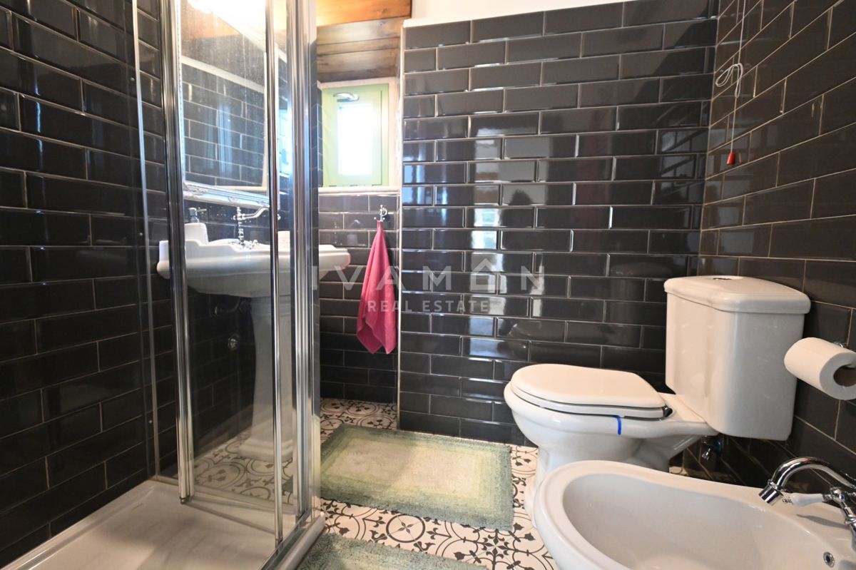 Casa in Pietra Istriana con Appartamento e Piscina