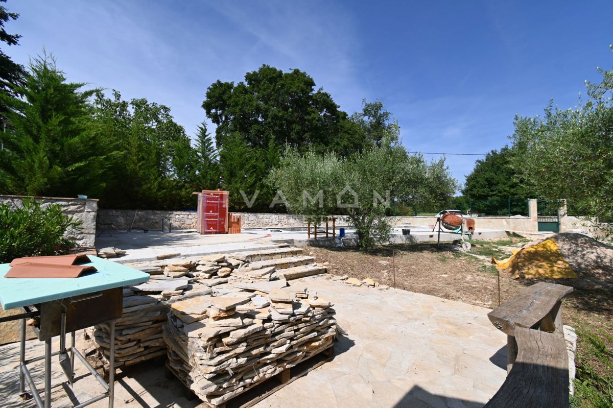 Casa in Pietra Istriana con Appartamento e Piscina