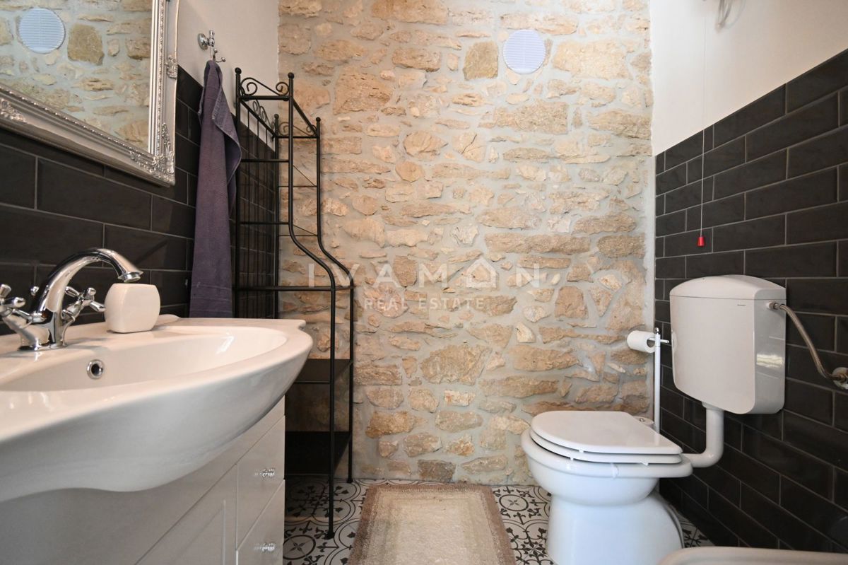 Casa in Pietra Istriana con Appartamento e Piscina