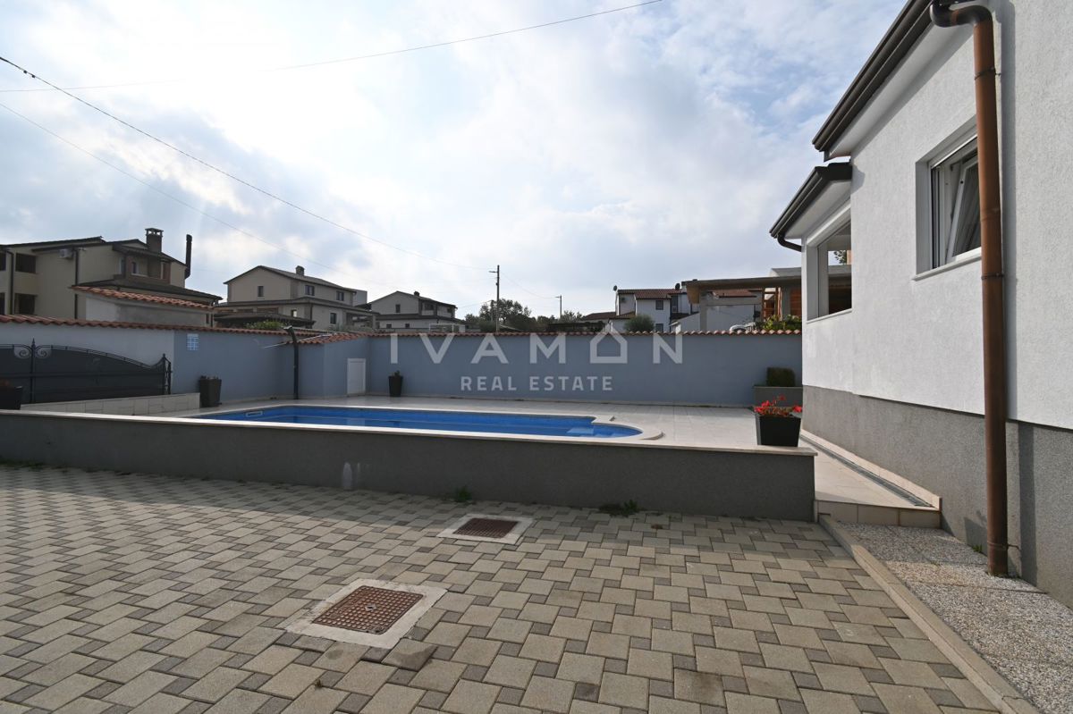 Due Case con Piscina nei Dintorni di Parenzo