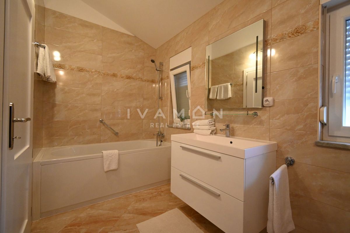 Due Case con Piscina nei Dintorni di Parenzo