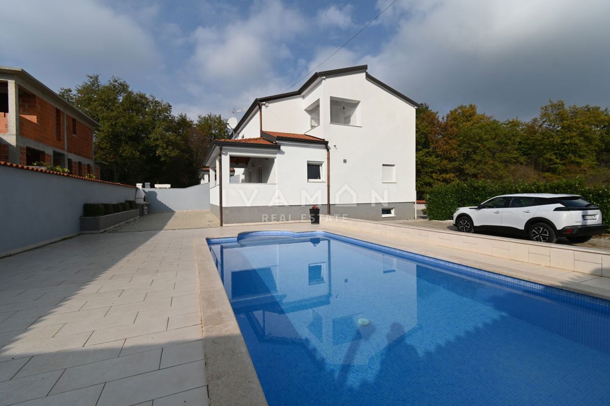 Due Case con Piscina nei Dintorni di Parenzo