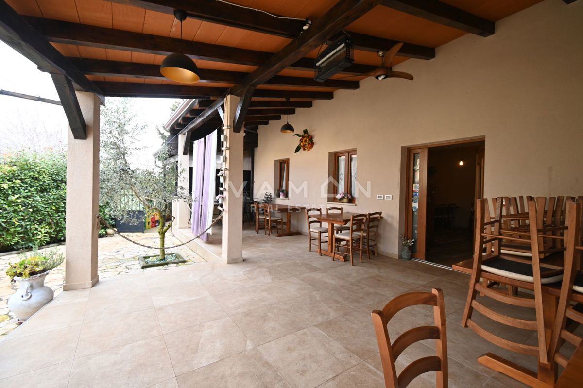 Casa con Ristorante e Camere in Affitto