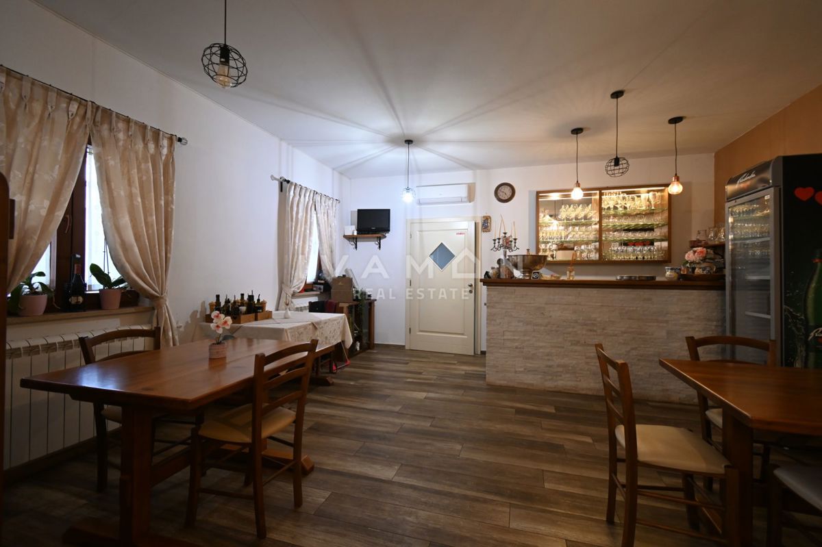 Casa con Ristorante e Camere in Affitto