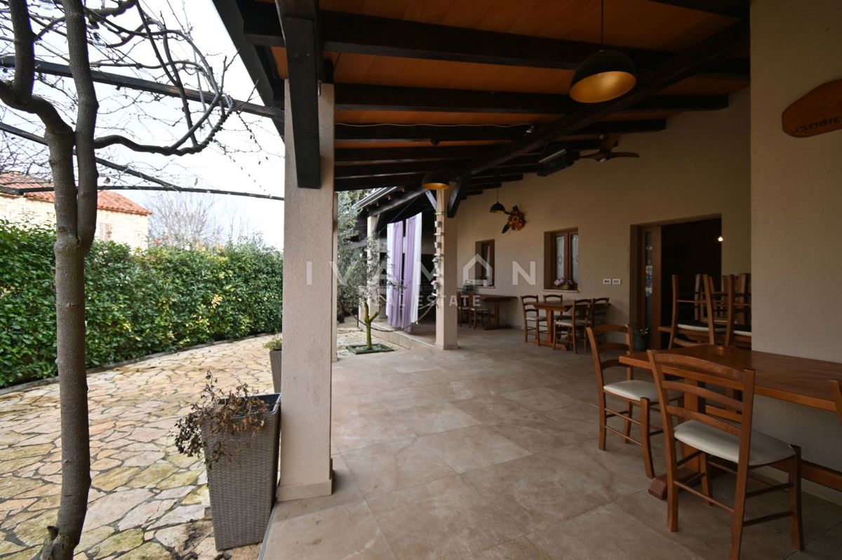 Casa con Ristorante e Camere in Affitto