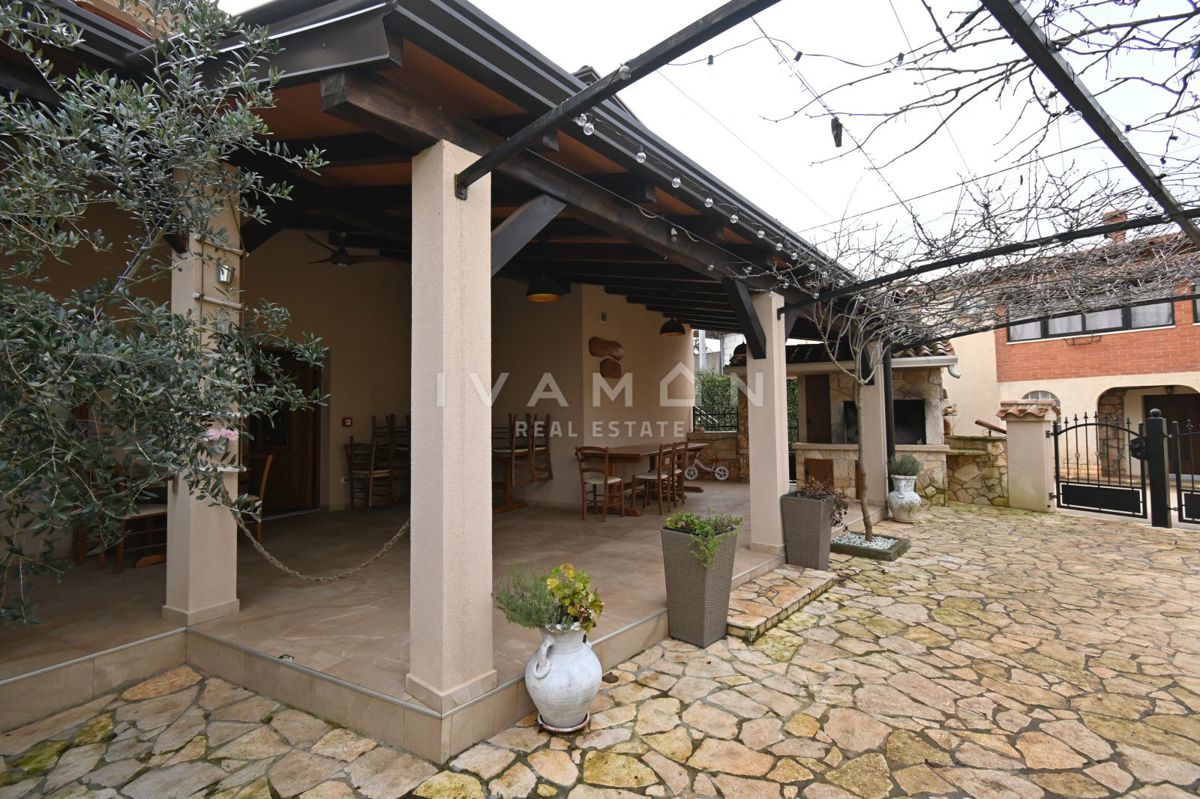 Casa con Ristorante e Camere in Affitto