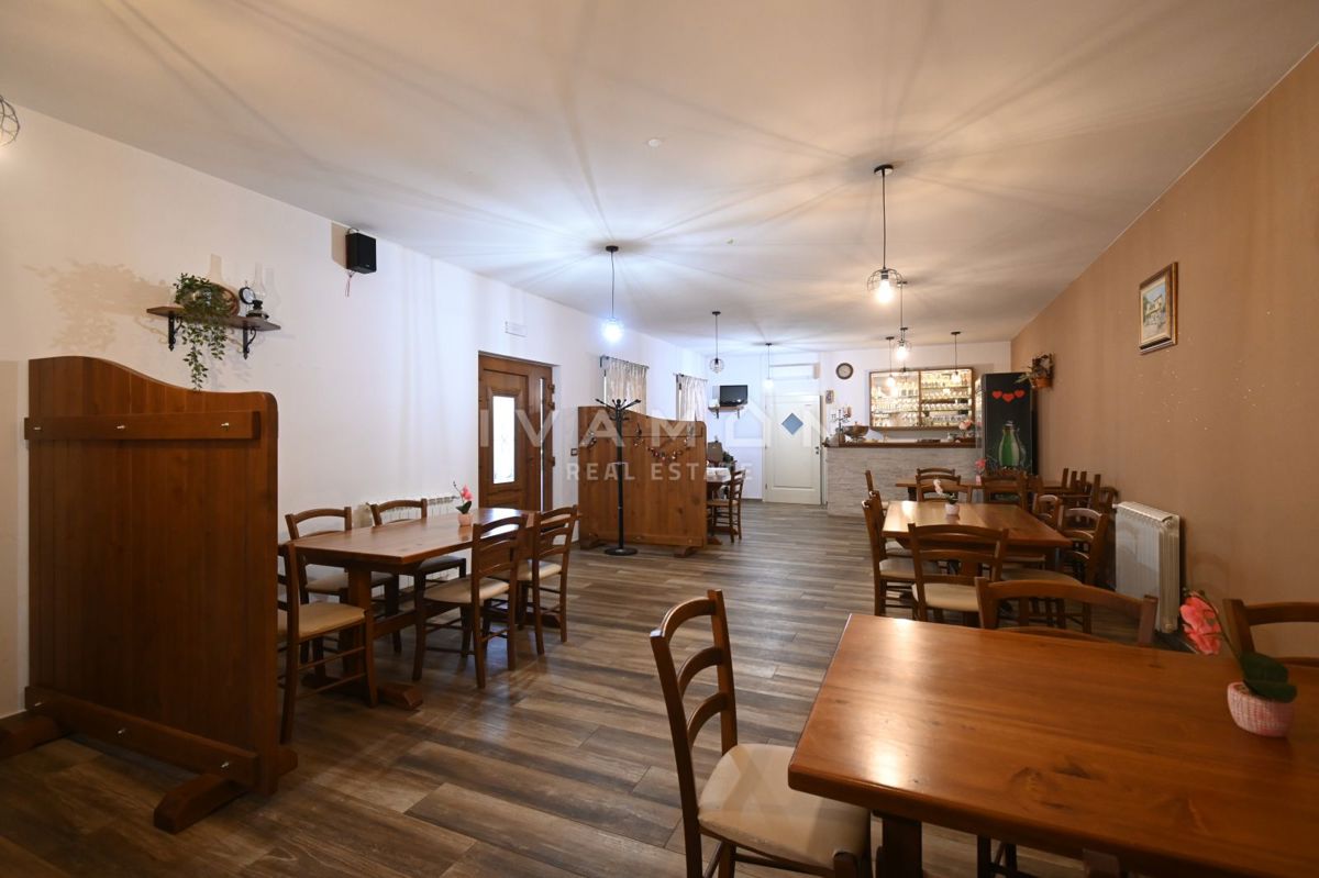 Casa con Ristorante e Camere in Affitto