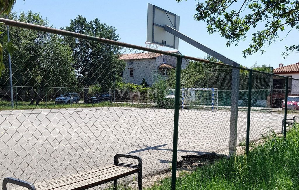 Casa indipendente con piscina, a 2,5 km dal centro di Parenzo