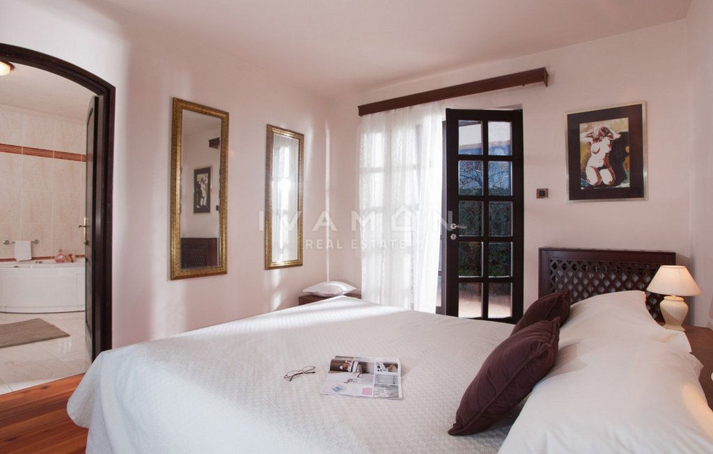 Casa indipendente con piscina, a 2,5 km dal centro di Parenzo