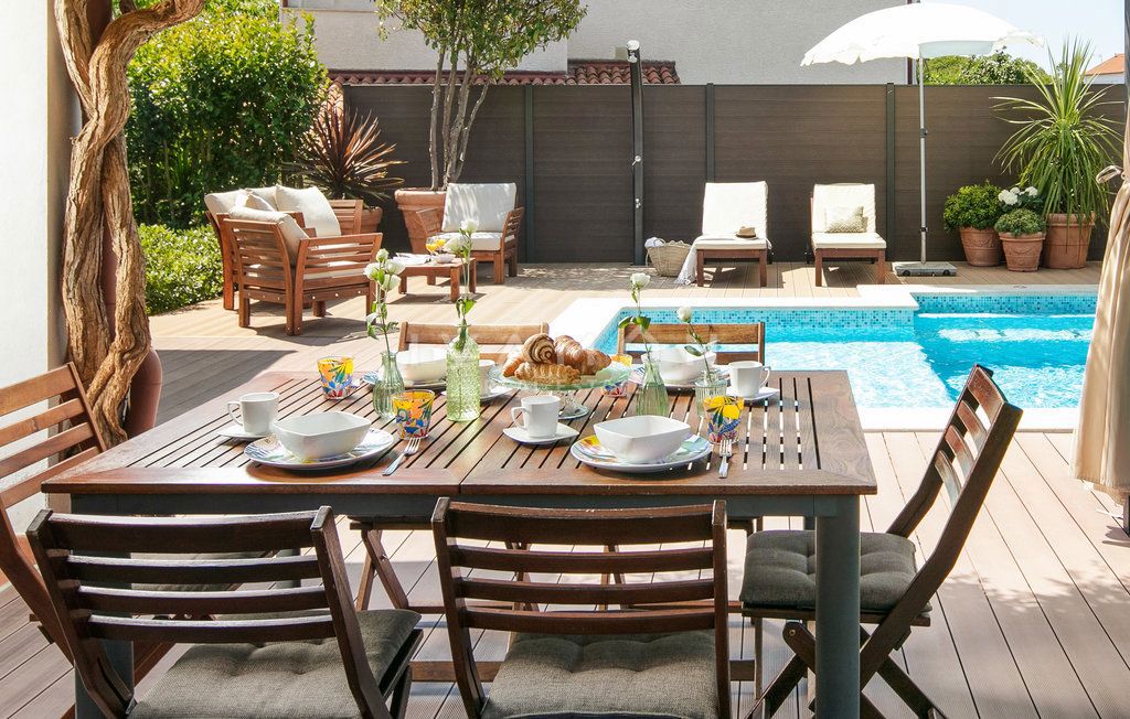 Casa indipendente con piscina, a 2,5 km dal centro di Parenzo