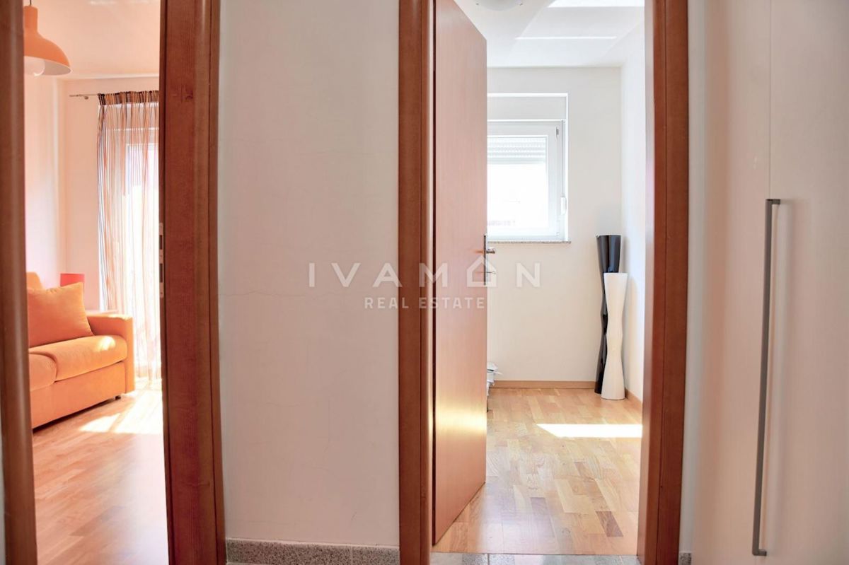 Appartamento con Quattro Camere da Letto a 300 m dalla Spiaggia