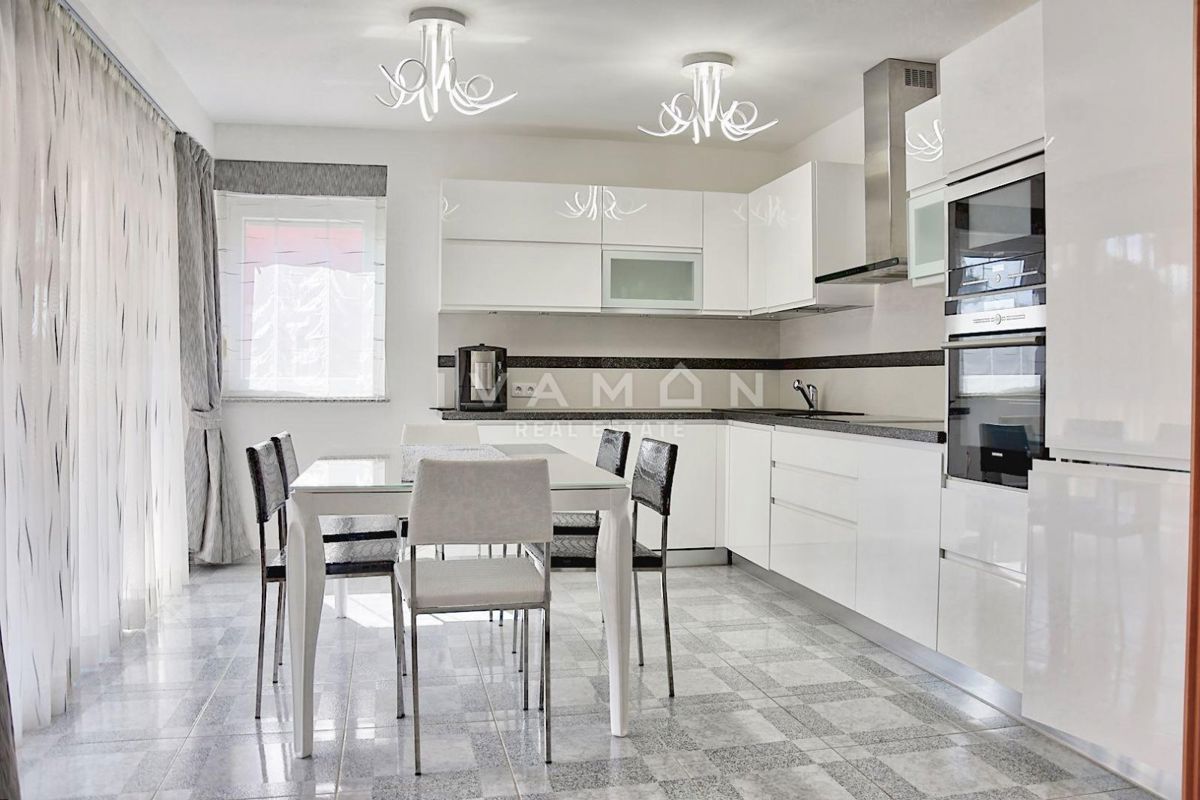 Appartamento con Quattro Camere da Letto a 300 m dalla Spiaggia