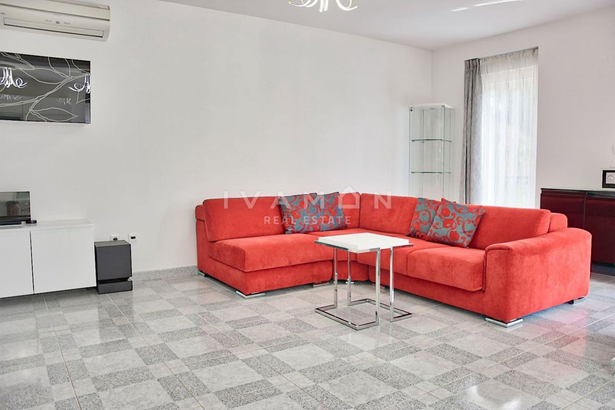 Appartamento con Quattro Camere da Letto a 300 m dalla Spiaggia