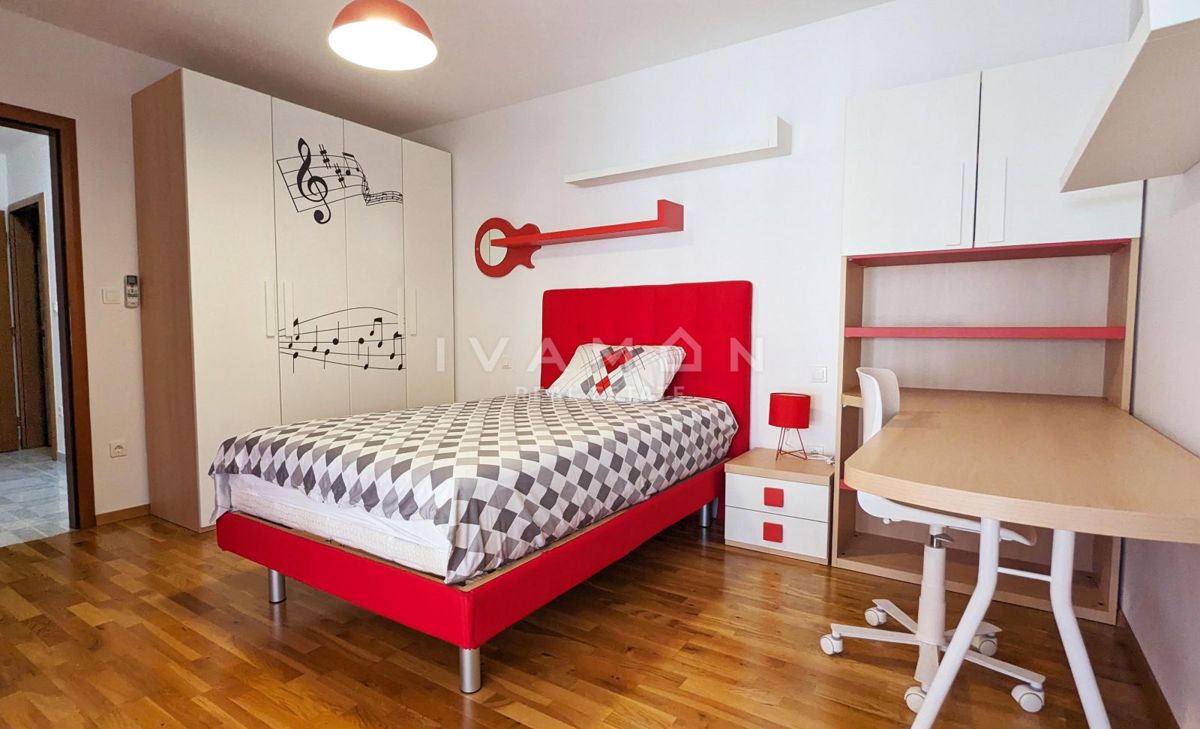 Appartamento con Quattro Camere da Letto a 300 m dalla Spiaggia